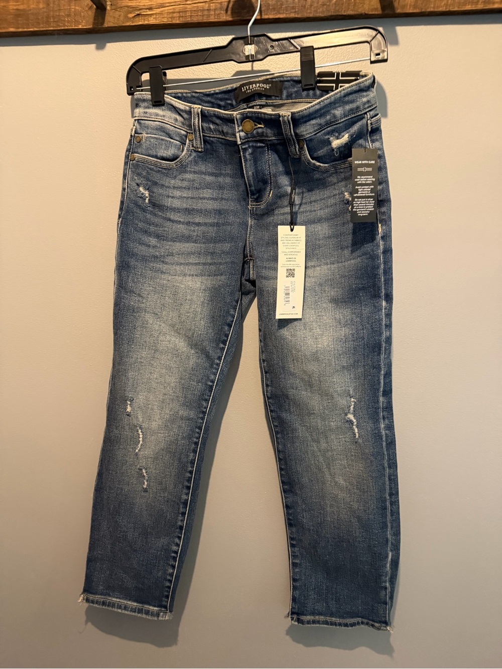 Liverpool Women's Cropped Distressed Jeans - Blue Wash